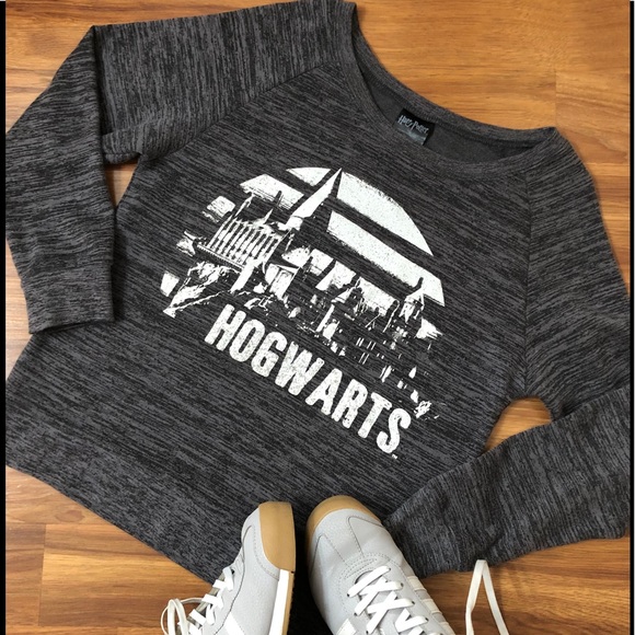 Warner Bros. Sweaters - Harry Potter sweater/top with Hogwarts Castle 🏰